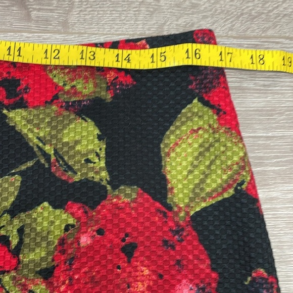 Talbots Textured Red and Black Floral Rose Print Pencil Skirt 12 - Picture 4 of 12
